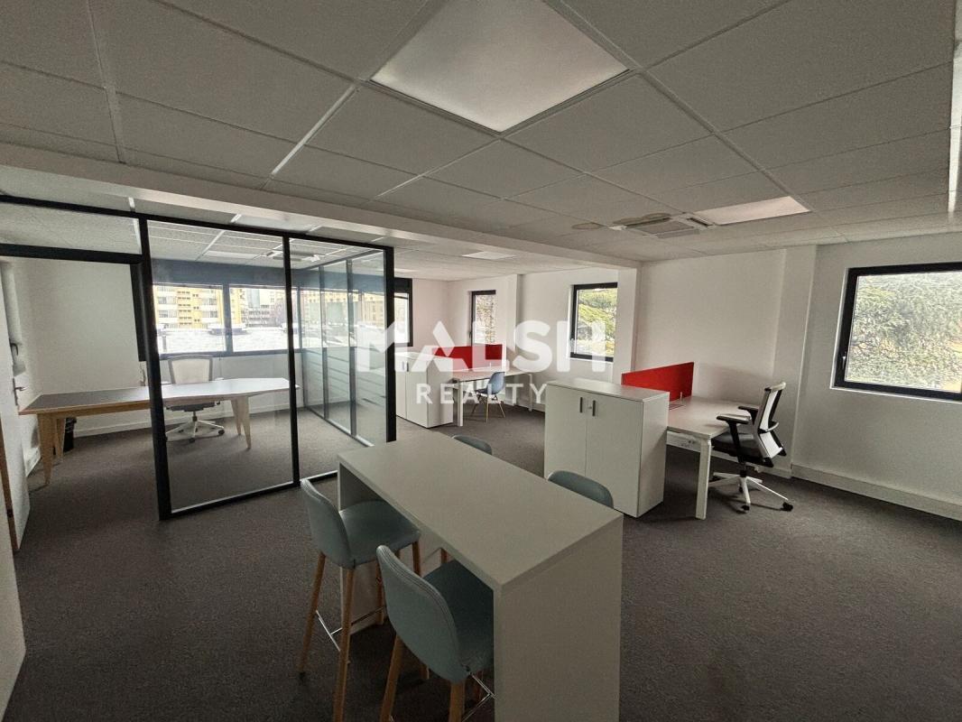 Office in Villeurbanne for lease Interior Photo- Image 1 of 10