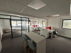 Office in Villeurbanne for lease Interior Photo- Image 1 of 10