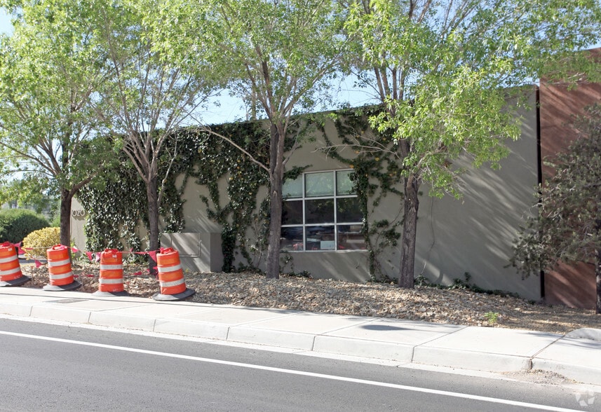 1020 Coal Ave SE, Albuquerque, NM for lease - Building Photo - Image 2 of 4