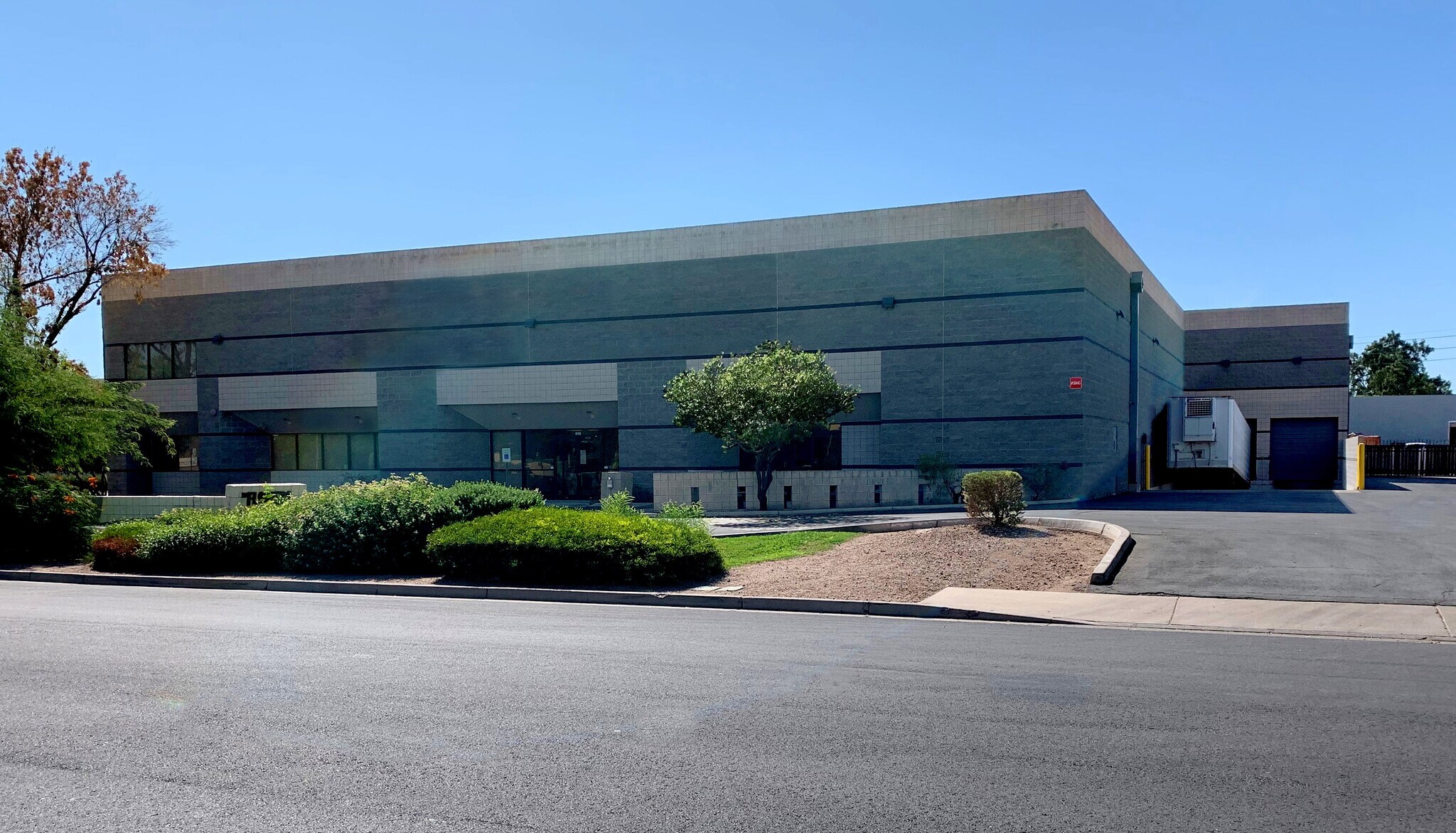 1031 W Geneva Dr, Tempe, AZ for lease Building Photo- Image 1 of 6