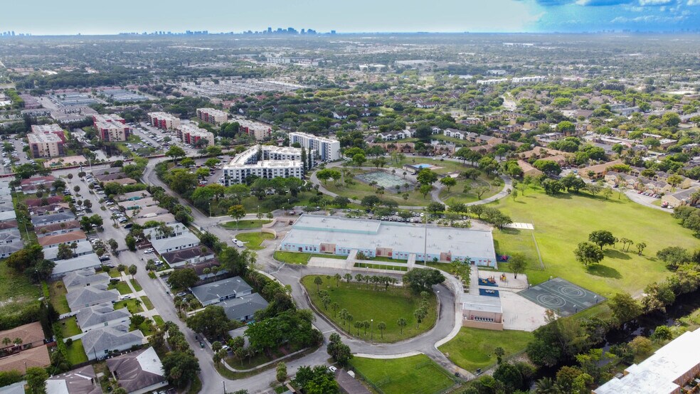 2599 NW 56th Ave, Lauderhill, FL à vendre - Photo principale - Image 3 de 4