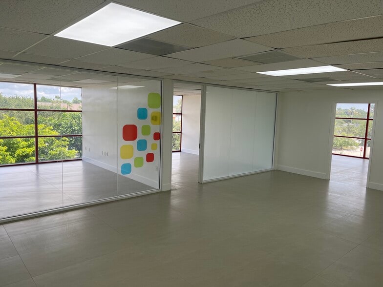 1799 W Oakland Park Blvd, Oakland Park, FL for lease - Building Photo - Image 2 of 10