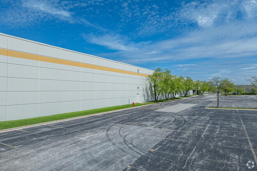 200 N Gary Ave, Roselle, IL à louer - Photo du bâtiment - Image 3 de 5