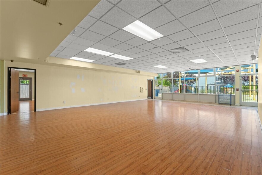 991 Commercial St, Palo Alto, CA à louer - Photo du bâtiment - Image 3 de 17