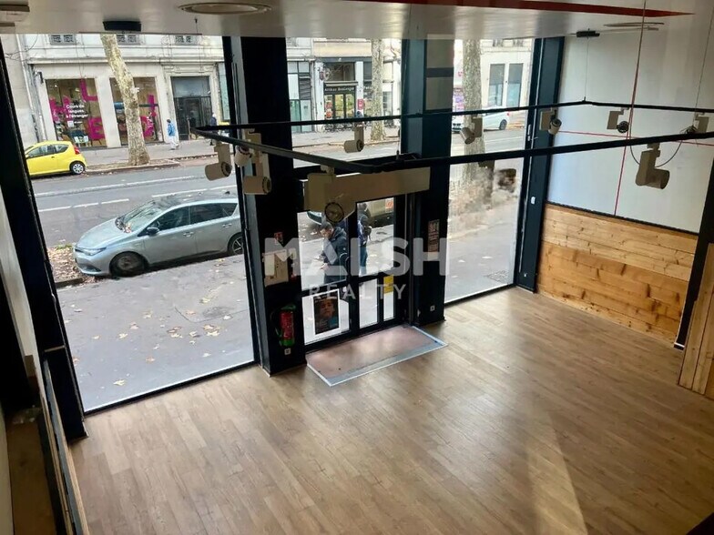 Retail in Lyon for lease - Interior Photo - Image 2 of 7