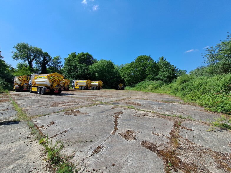 Chalk Pit Ln, Leatherhead à vendre - Photo du bâtiment - Image 3 de 6