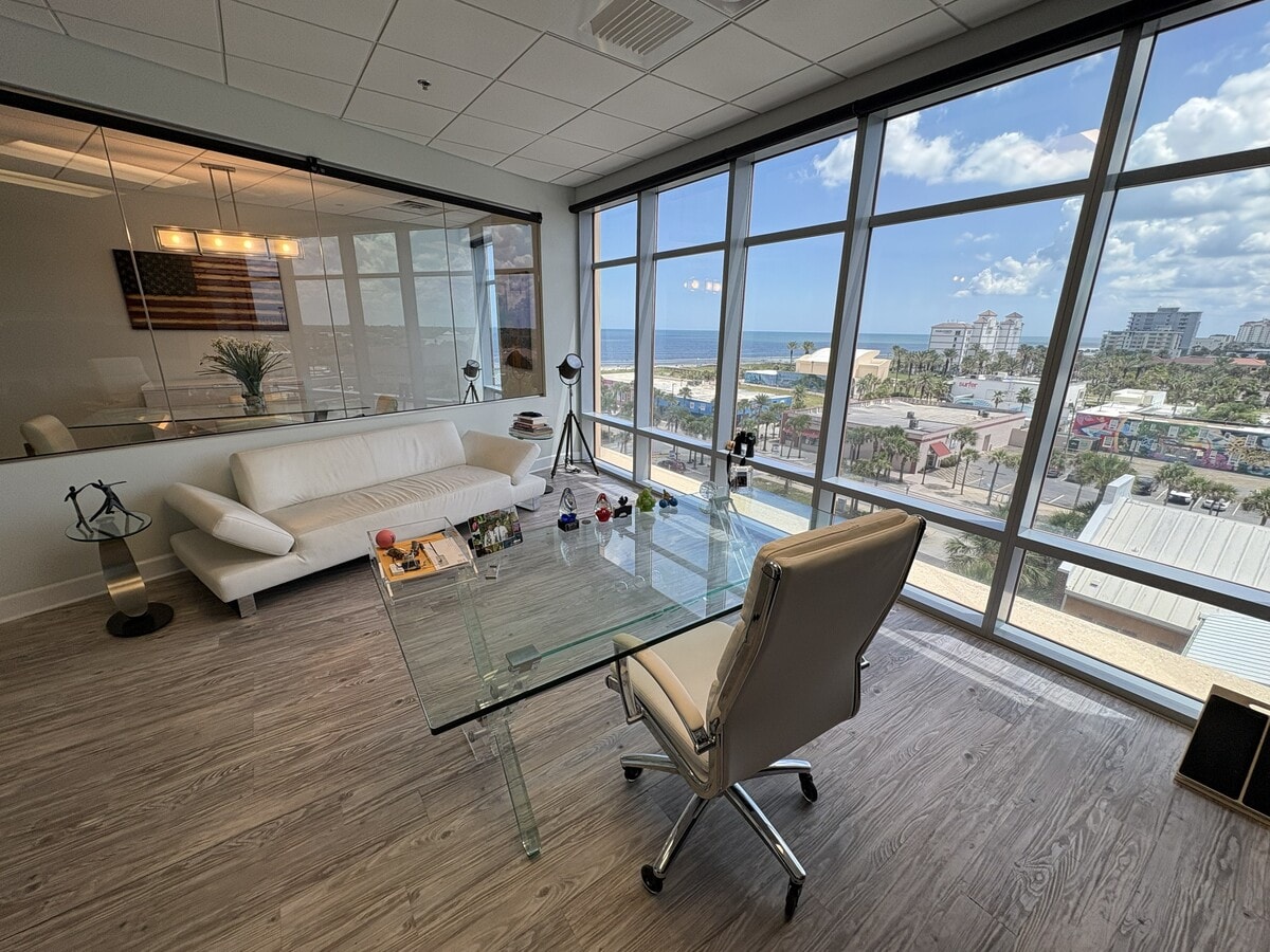320 1st St N, Jacksonville Beach, FL 32250 - Unit 607 - - Interior Photo - Image 1 of 14