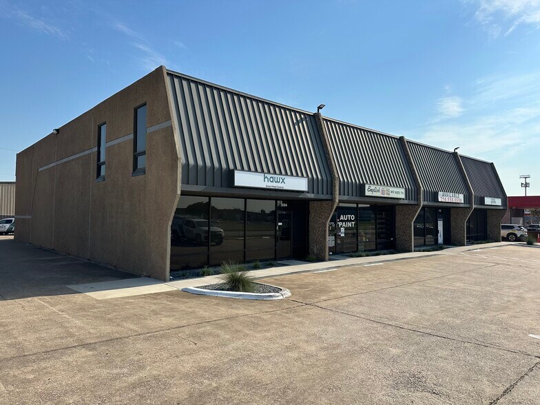 2604 W Marshall Dr, Grand Prairie, TX à louer - Photo du bâtiment - Image 2 de 5