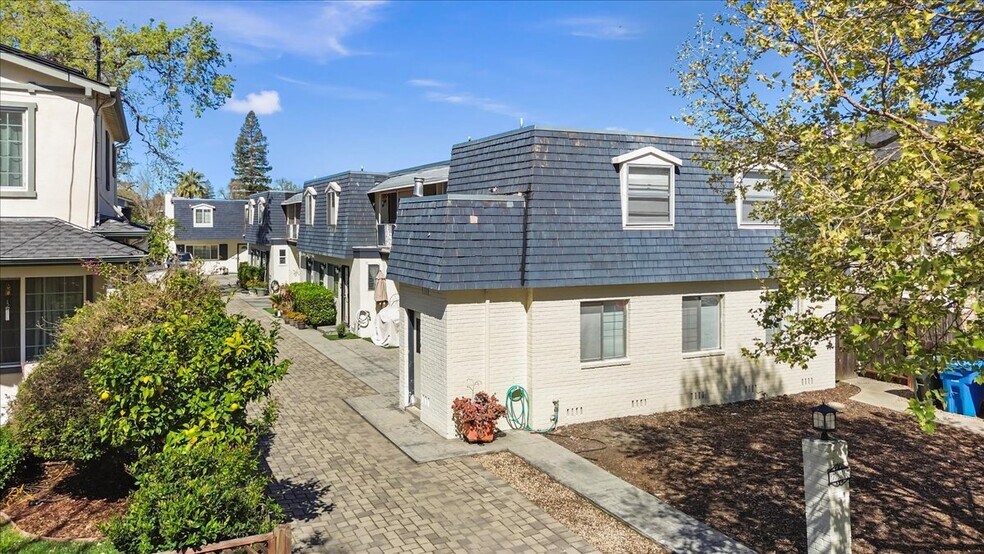 736 Madison Ave, Redwood City, CA à vendre - Photo principale - Image 1 de 13