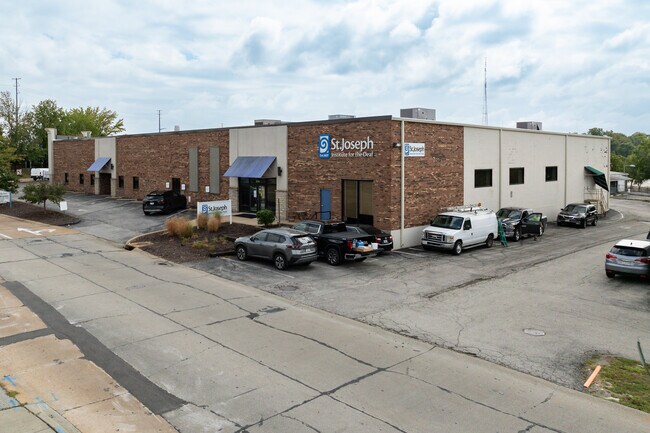 More details for 1300 Strassner Dr, Brentwood, MO - Office for Sale