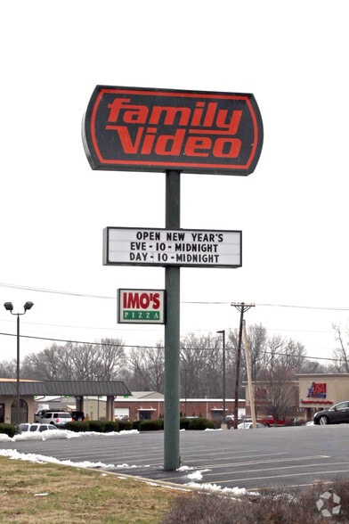 14-26 W Karsch Blvd, Farmington, MO for lease - Building Photo - Image 3 of 12