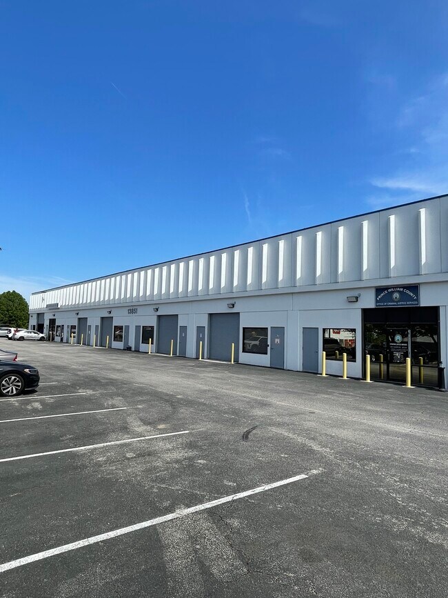 Plus de détails pour 13851 Telegraph Rd, Woodbridge, VA - Industriel à louer