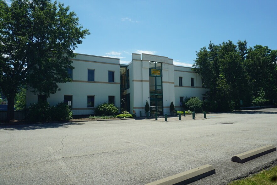 1090 Freeport Rd, Pittsburgh, PA for lease - Building Photo - Image 1 of 1