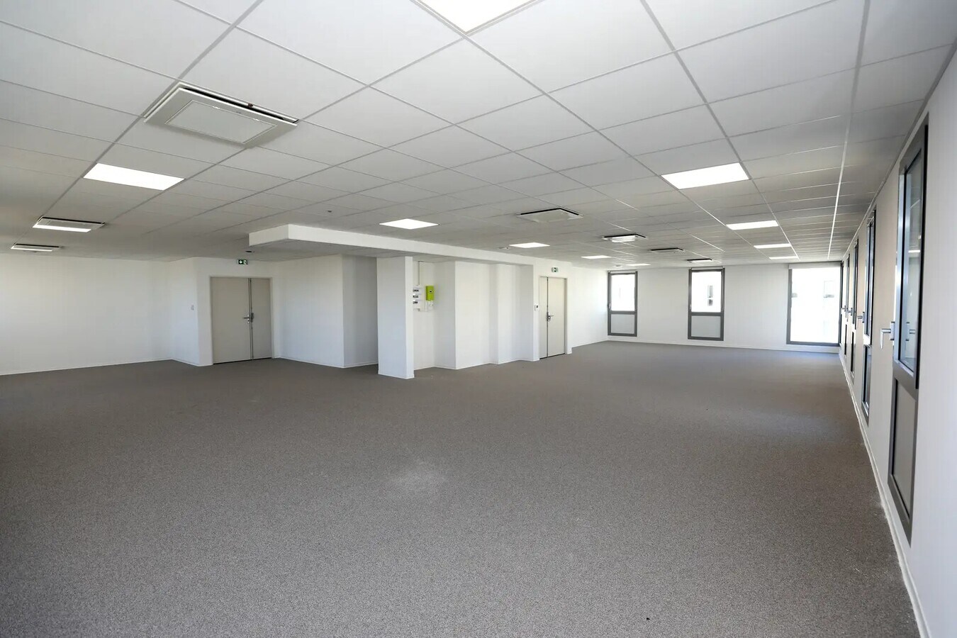 1480 Avenue D'Armenie, Gardanne, BDR 13120 -  -  - Interior Photo - Image 1 of 2