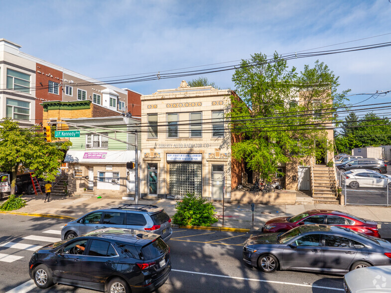 3218 John F Kennedy Blvd, Jersey City, NJ for lease - Primary Photo - Image 1 of 23