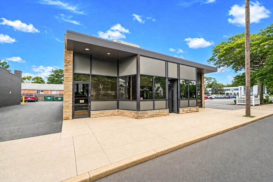 22 Broadway, Amityville, NY for lease - Building Photo - Image 2 of 27