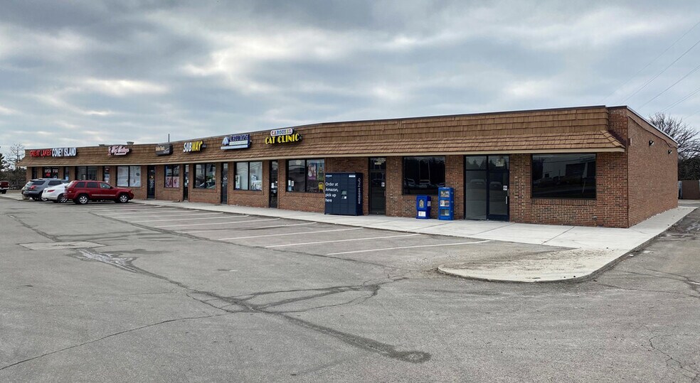 38425-38441 Grand River Ave, Farmington Hills, MI for lease - Primary Photo - Image 1 of 5