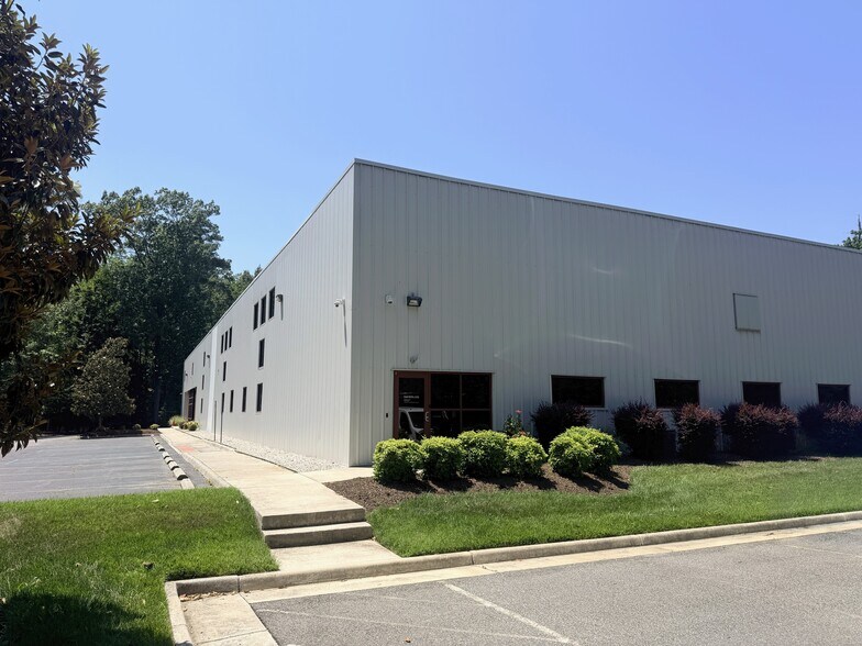 141 Enterprise Dr, Newport News, VA à vendre - Photo du bâtiment - Image 2 de 3