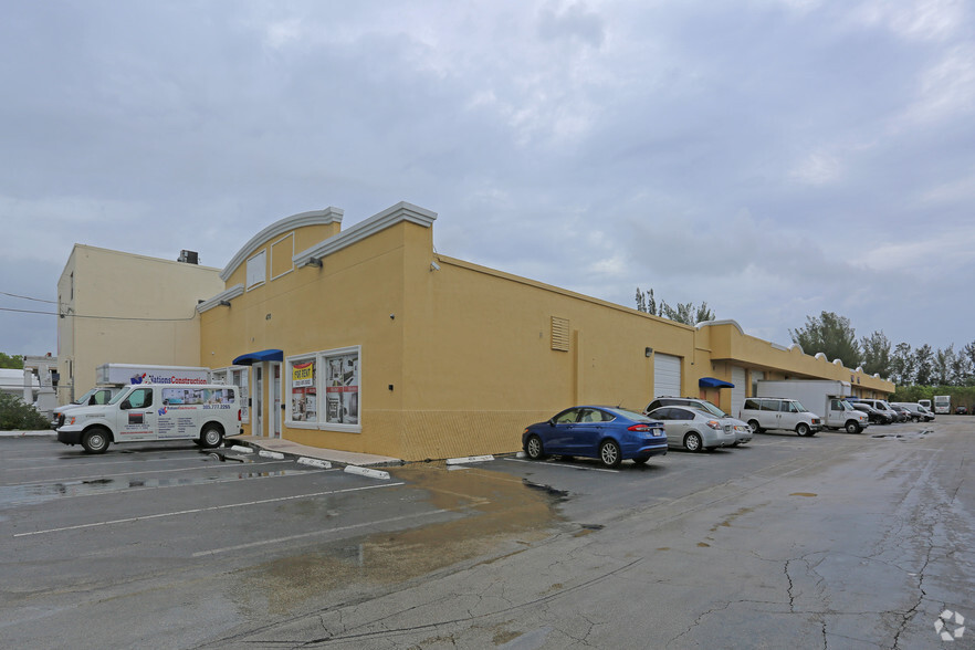 470 Ansin Blvd, Hallandale Beach, FL for lease - Primary Photo - Image 1 of 56