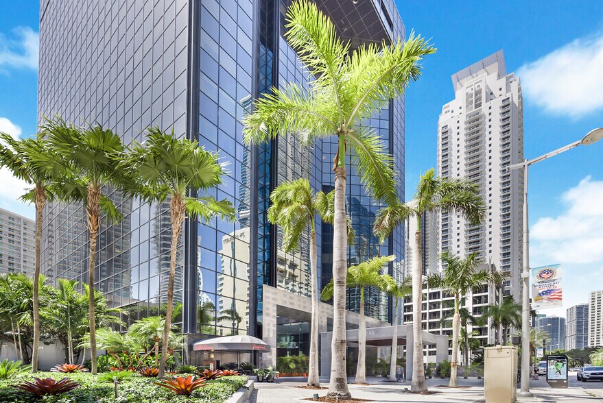 1200 Brickell Ave, Miami, FL à louer - Photo du bâtiment - Image 3 de 6