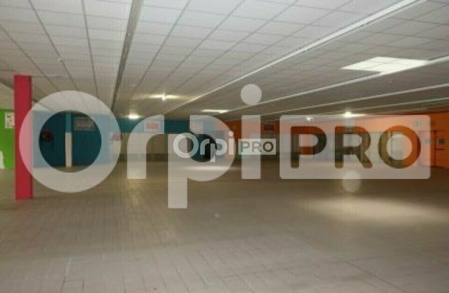 Retail in Reims for lease - Interior Photo - Image 3 of 4