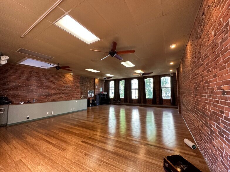 124 SW Yamhill St, Portland, OR à vendre - Photo intérieure - Image 2 de 5