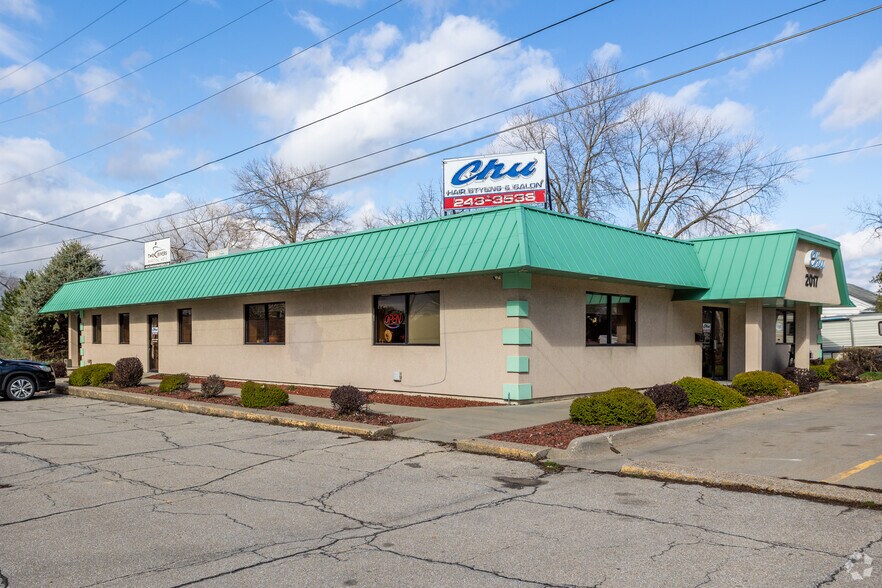 2017 Southlawn Dr, Des Moines, IA à louer - Photo du bâtiment - Image 2 de 6