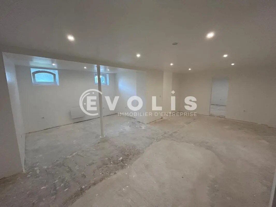 Office in Corbeil-Essonnes for lease Building Photo- Image 1 of 8