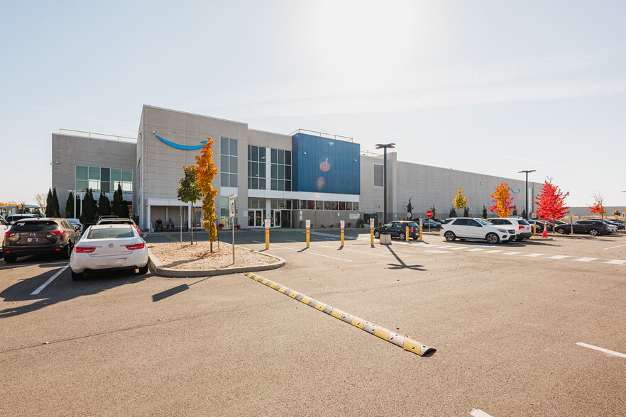 5799 Rte De L'aéroport, Longueuil, QC à louer - Photo du bâtiment - Image 3 de 17