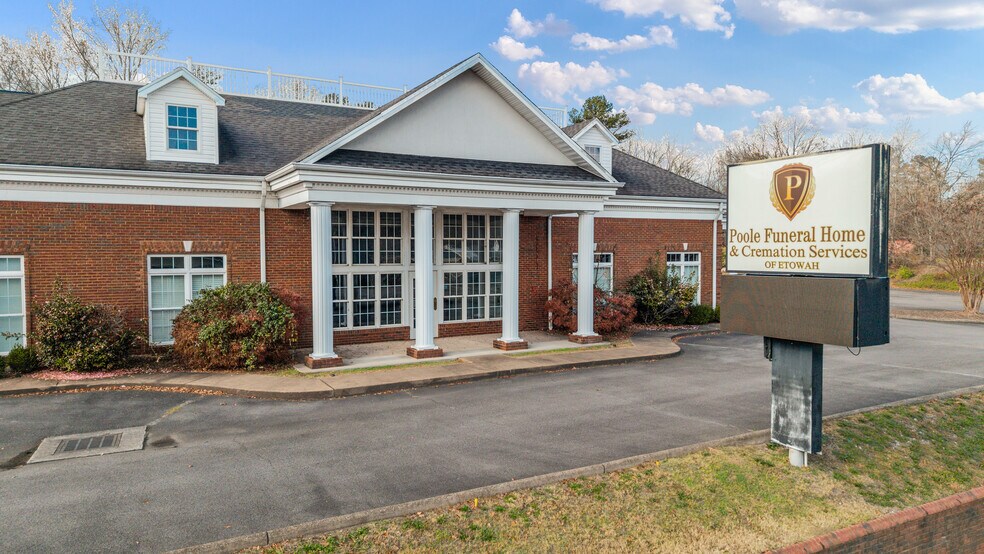300 Tennessee Ave, Etowah, TN à vendre - Photo du bâtiment - Image 1 de 32