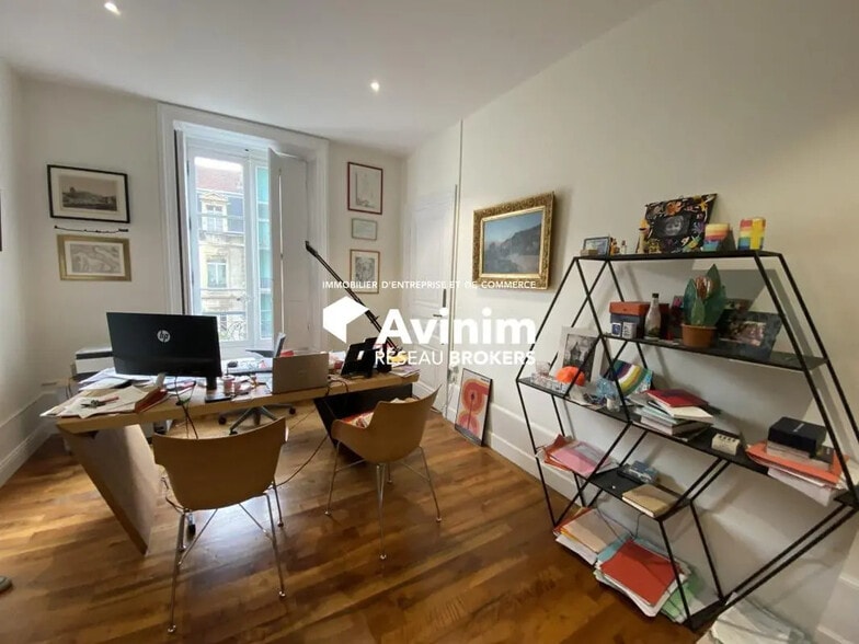 Office in Grenoble for lease - Interior Photo - Image 3 of 11