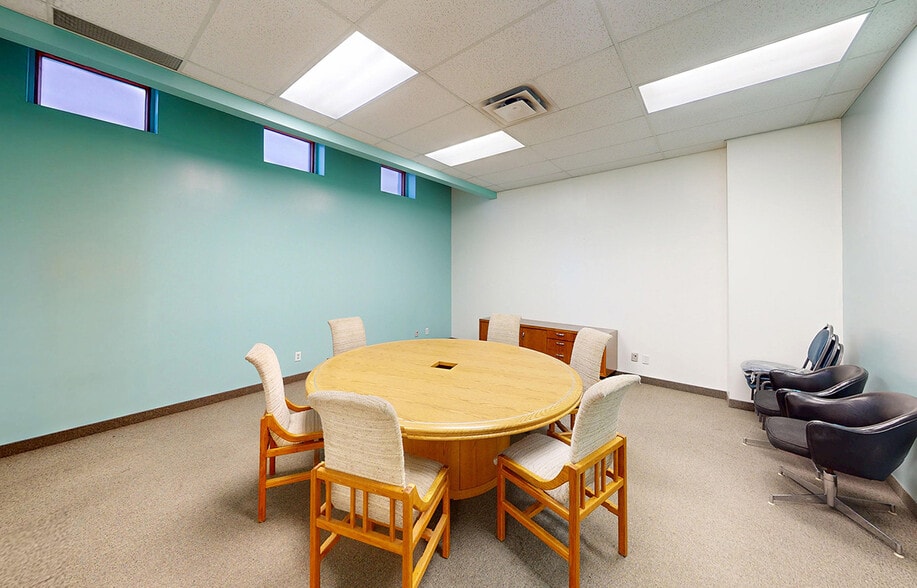 547 Notre Dame Ave, Winnipeg, MB for lease - Building Photo - Image 2 of 5