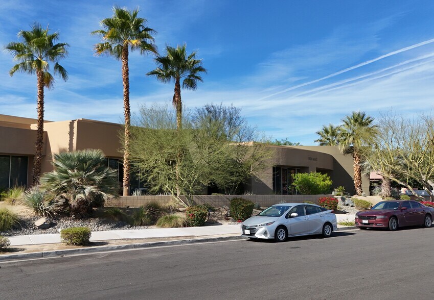 1801 E Tahquitz Canyon Way, Palm Springs, CA à vendre - Photo du bâtiment - Image 2 de 10