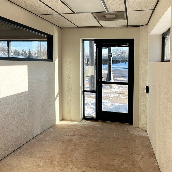 915-925 1st St S, Saint Cloud, MN à louer - Photo du bâtiment - Image 3 de 17