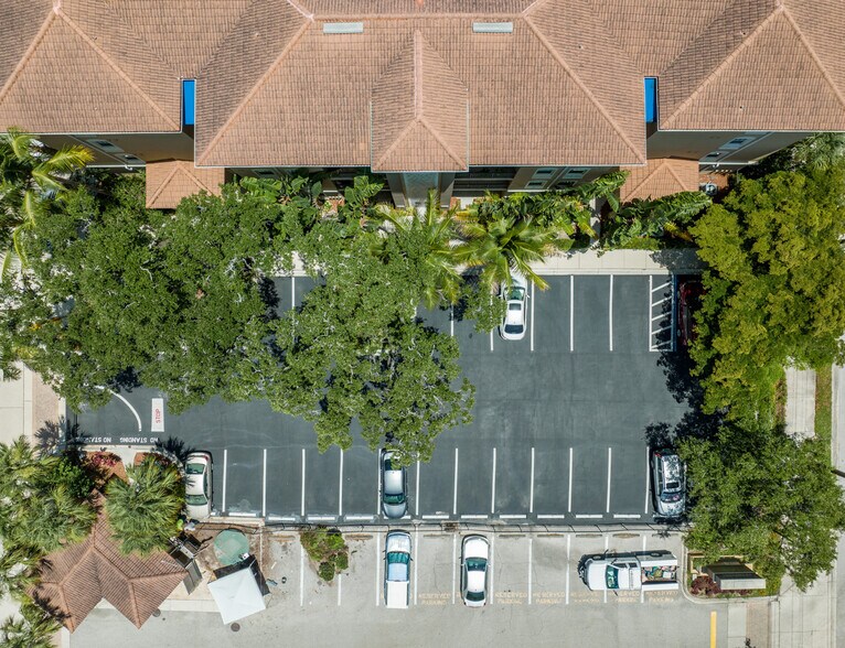 1268 11th St, Sarasota, FL à vendre - Photo du bâtiment - Image 2 de 19