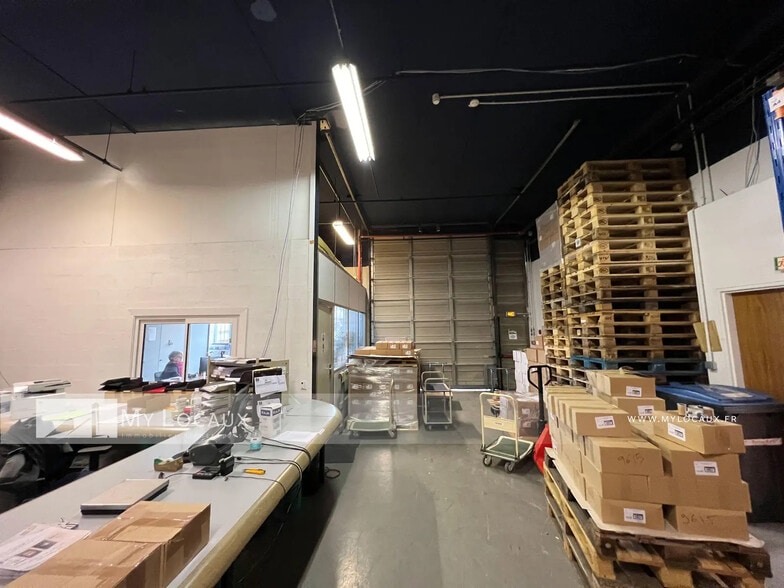 Flex in Nanterre for lease - Interior Photo - Image 3 of 6