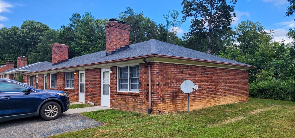 137 Oak Hill Dr, Lynchburg, VA for sale - Building Photo - Image 2 of 11