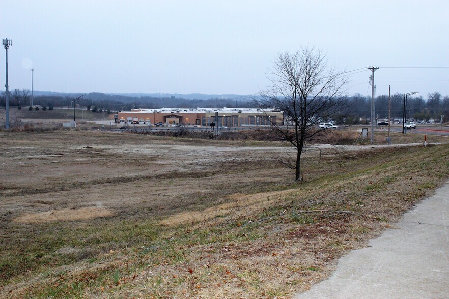 2975 E McCarty St, Jefferson City, MO à vendre - Photo du bâtiment - Image 2 de 18