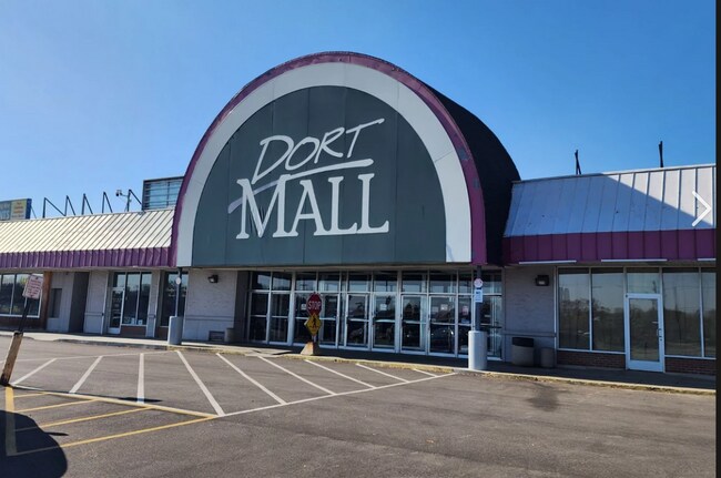 Plus de détails pour 3600 S Dort Hwy, Flint, MI - Commerce de détail, Local d'activités à louer