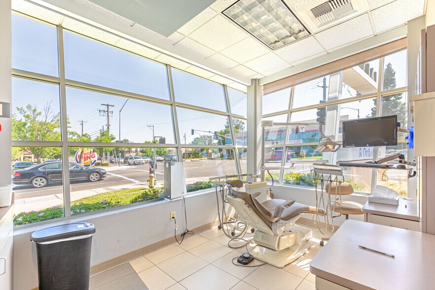 7141 Fair Oaks Blvd, Carmichael, CA à vendre - Photo intérieure - Image 2 de 28