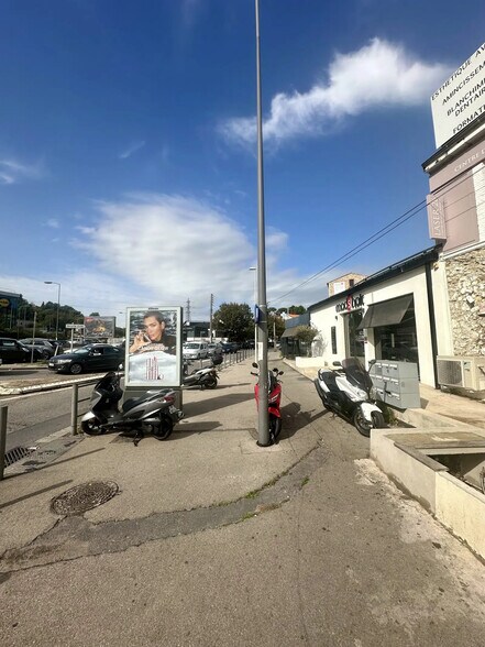 207 Route Des 3 Lucs, Marseille à louer - Photo du bâtiment - Image 3 de 9