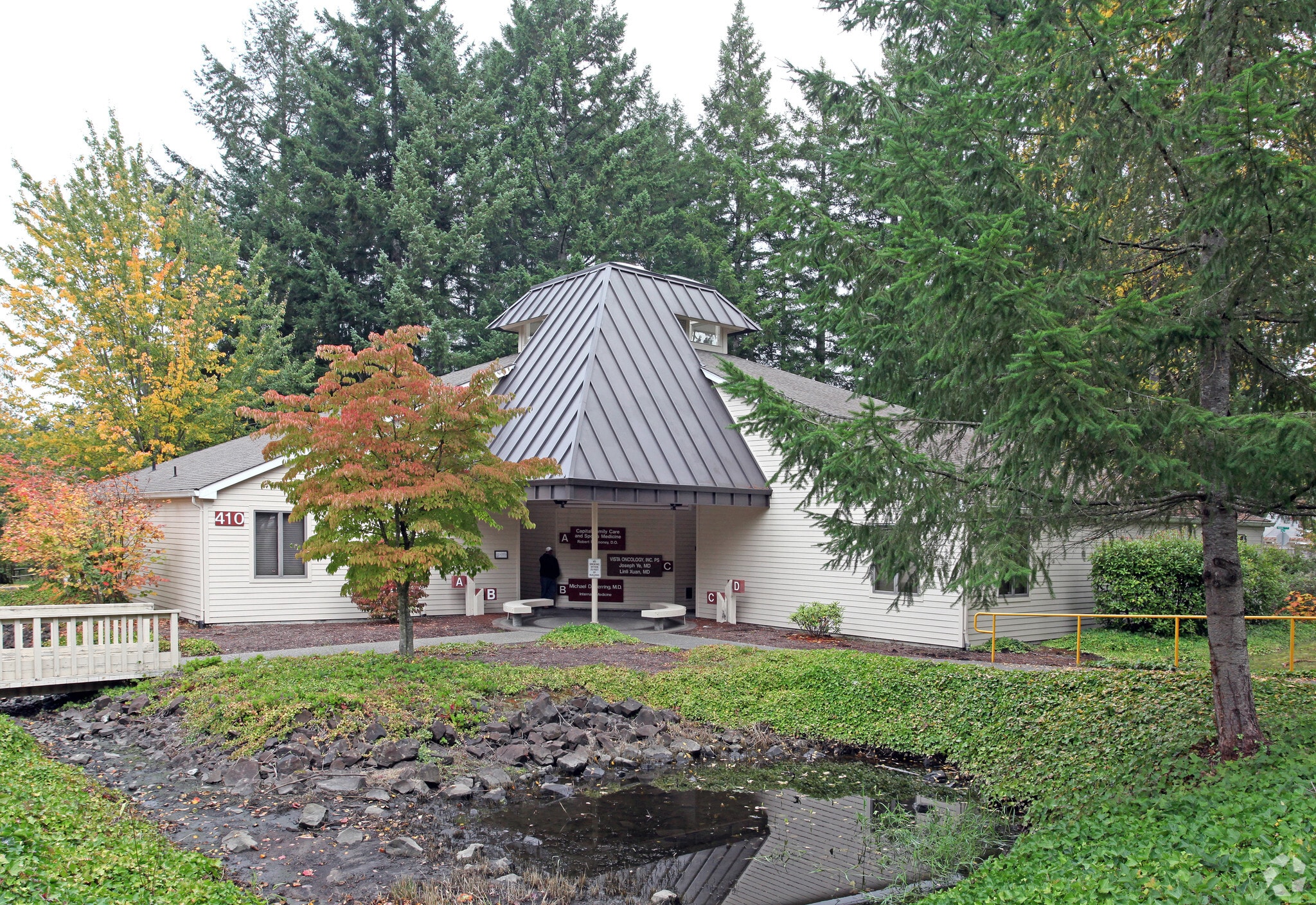 410 Black Hills Ln SW, Olympia, WA for sale Primary Photo- Image 1 of 5