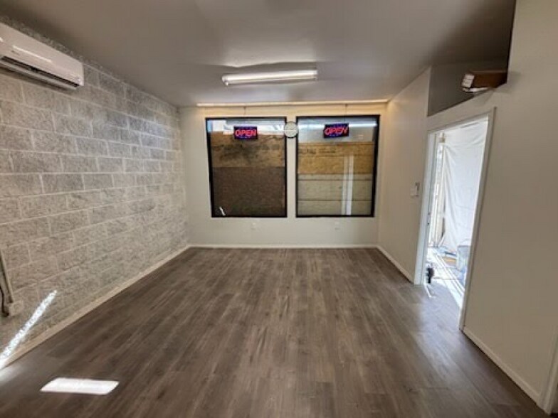 13315 Victory Blvd, Van Nuys, CA à louer - Photo du bâtiment - Image 3 de 7