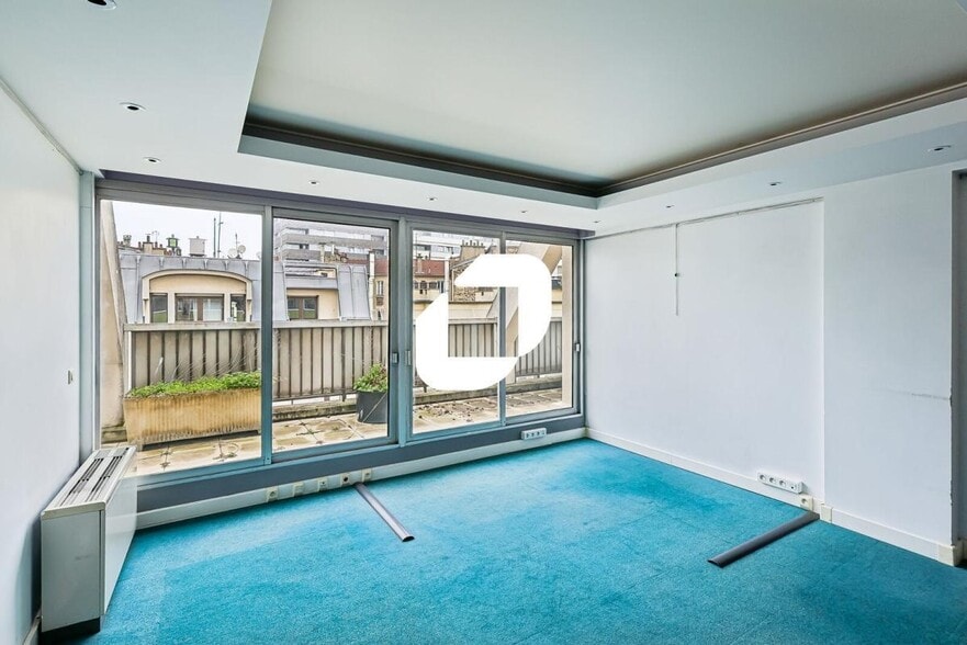 5 Rue Ponscarme, Paris for lease - Interior Photo - Image 2 of 13