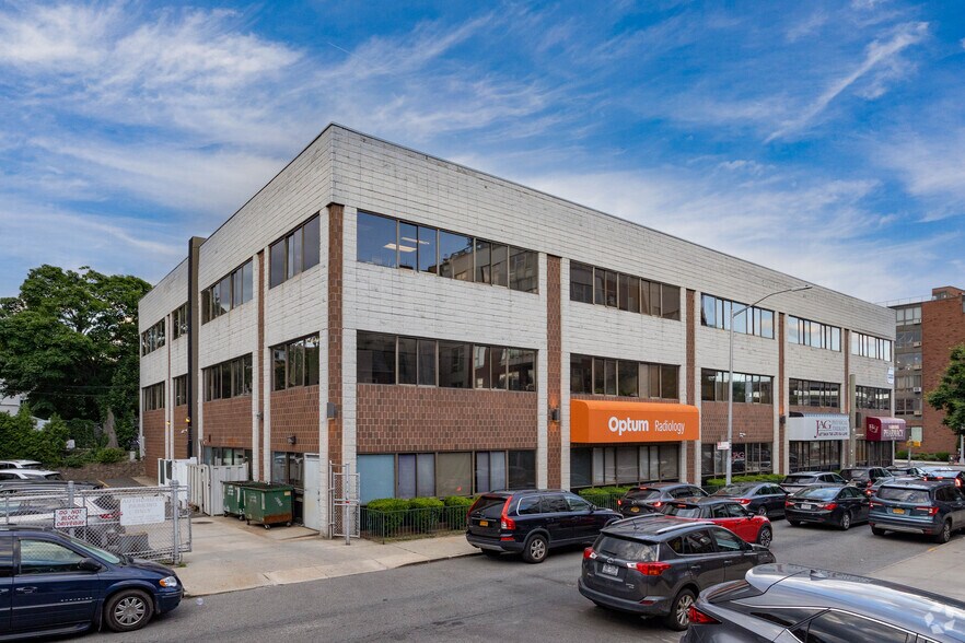 9920-9922 4th Ave, Brooklyn, NY à vendre - Photo du bâtiment - Image 2 de 29