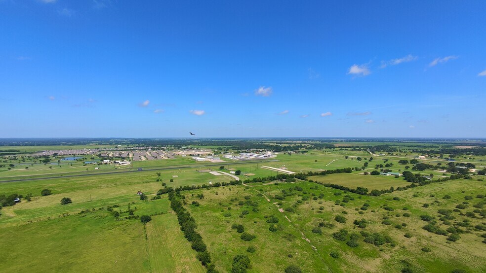 321 Veterans Memorial Dr, Navasota, TX for sale - Aerial - Image 2 of 2