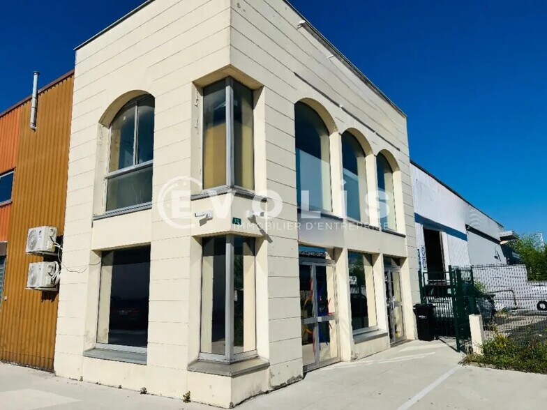 Flex in Roissy-en-Brie for lease - Building Photo - Image 2 of 8