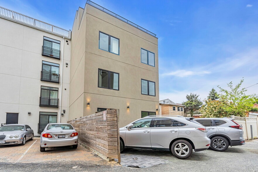 1103 Fern St NW, Washington, DC à vendre - Photo du bâtiment - Image 2 de 57