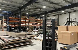 Plus de détails pour Local d'activités à louer