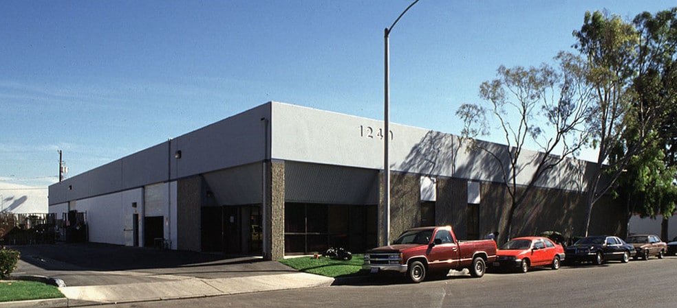 1240 N Grove St, Anaheim, CA for lease - Building Photo - Image 3 of 4